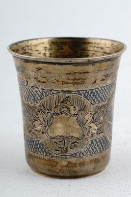 Рюмка с городскими пейзажами. Россия, Москва. XIX век. Серебро, гравировка, чернение, золочение 