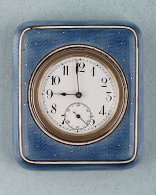 Часы Будуарные. Германия, Швейцария (механизм). 1870-е. Серебро 835, гильошированная эмаль. 7 