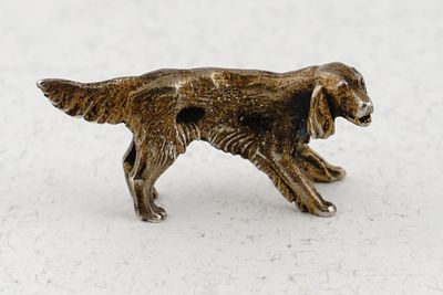 Миниатюрная скульптура сеттера. Россия, Хлебников (?), вт. пол. XIX века. Серебро. 3,3х1,5х1,5 