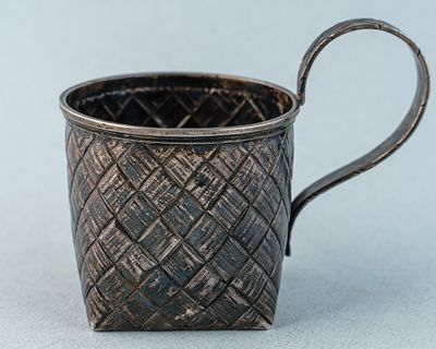 Подстаканник в русском стиле. Россия, Санкт-Петербург. 1879. Серебро. Д-7,5 см, Выс. 9 см. Вес 