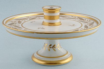Менажница. Частные заводы. Россия. 1840-е. Фарфор, металл, роспись, золочение. Диам. – 25 см. 