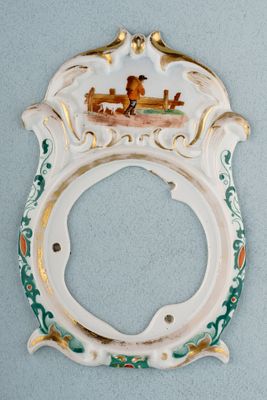 Рамка (от циферблата часов). Россия. Кон. XIX в. Фарфор, роспись, золочение. 18х12 см. 