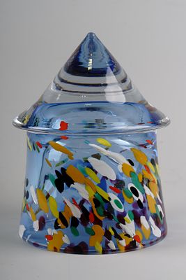 Скульптура. Юрта. Автор Вячеслав Зайцев. 2000-е. Цветной хрусталь, широкая алмазная грань 