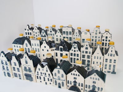 24 KLM BOLS DESIGNED AS DUTCH HOUSES 
Houses serial 