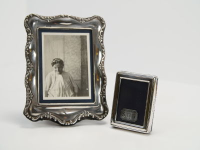 2 silver frames, GREAT BRITAIN. size: 7X5, 
11X14