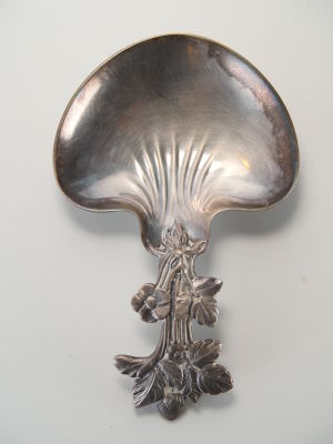 shell shape silver plated CHRISTOFLE - made in france. 149 GRAMS 
length: 16 cm