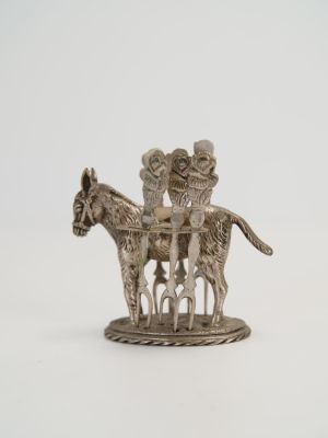 silver donkey and forks. donkey weight : 83 gr., forks: 21 gr. 
height: 7 cm