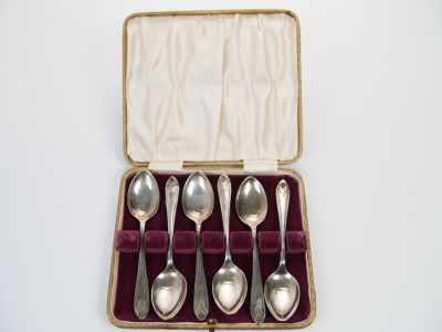 6 Silver tea spoons in a nice box. EV SIGNED 
flaws in the box