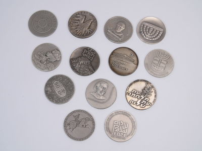 Lot 13 Israeli offical medals, 935 silver, total weight: 611 grams. 935 silver medals, 47 grams 