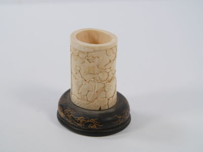 Container for toothpicks made of ivory. 5 cm high and 7 cm with the base