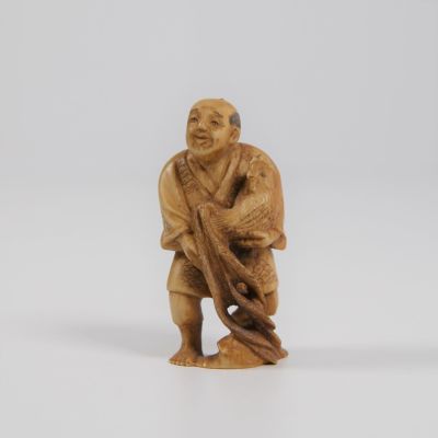 Ivory Netsuke . 5 cm, signed