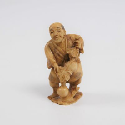 Ivory Netsuke . 5.5 cm, signed