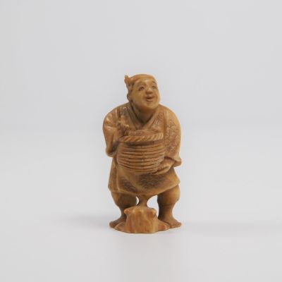 Ivory Netsuke . 5 cm, signed
