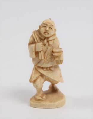 Ivory Netsuke. 5 cm, signed