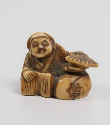 Ivory Netsuke . 2.8 cm, signed