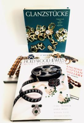 Four Books on Jewelry. 1. Ancient Egyptian Jewellery 
The Brithis Museum, 1990. אנגלית, 208 עמ' 