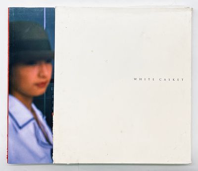מיווה יאנאגי - White Casket 
. Miwa Yanagi: White Casket. 
Nazraeli Press, Arizona, 2004. 