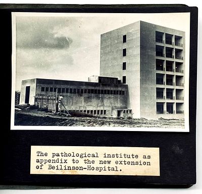 אלבום תמונות - המכון הפתולוגי בבית חולים בילינסון - 1952. אלבום קטן ובו 20 תצלומים בשחור-לבן: 