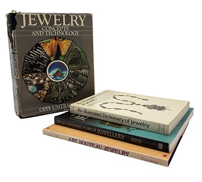 ארבעה ספרים על תכשיטים. 1. An Illustrated Dictionary of Jewelry. by Harold Newman. 
Thames &amp; 