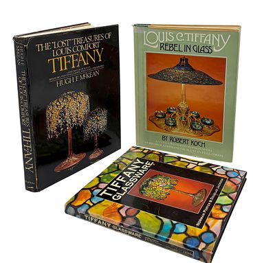 מנורות הזכוכית של טיפאני - שלושה ספרים משנות השמונים. 1. Tiffany Glassware. by Norman Porter 