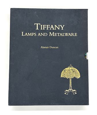מנורות וכלי מתכת של טיפאני - עם מעל 2000 דגמים. Tiffany Lamps and Metalware: An illustrated 