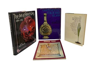 ארבעה ספרים על אמנות ועיצוב זכוכית. 1. Glass 1900: Galle, Tiffany, Lalique. by Philippe Garner. 