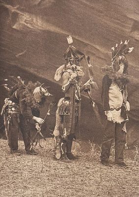 Edward Curtis - Garaskidi, Zahadolzha, Haschelti - Navaho. This moving photogravure in quarto 