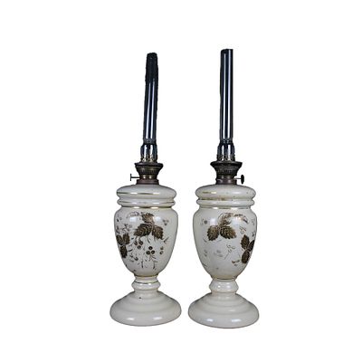 COPPIA LUMI - COPPIA LUMI in opaline decorati a motivi floreali in oro zecchino, bocce mancanti 