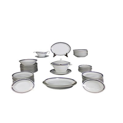 SERVIZIO DI PIATTI - SERVIZIO DI PIATTI in porcellana bianco con perfilo blu e oro, 71 pezzi 