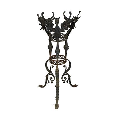 BASE PORTA BRACIERE - BASE PORTA BRACIERE in ferro battuto decorata da draghi fantastici Sicilia 