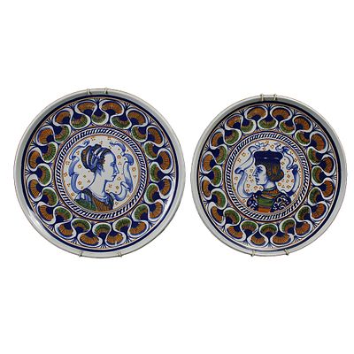 COPPIA DI PIATTI - COPPIA DI PIATTI in maiolica policroma dentro riserve raffiguranti Antinore e 