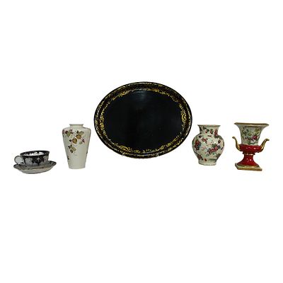 LOTTO OGGETTI VARI - LOTTO COMPOSTO DA 3 vasi in porcellana dipinta a motivi floreali e 