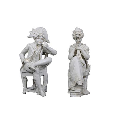 2 SCULTURE - 2 SCULTURE in biscuit raffigurante personaggi sulla sedia manifattura francese pimi 