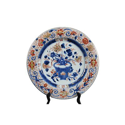 PIATTO - PIATTO in porcellana dipinta a motivi floreali e lumeggiature in oro Imari XIX/XX secolo 