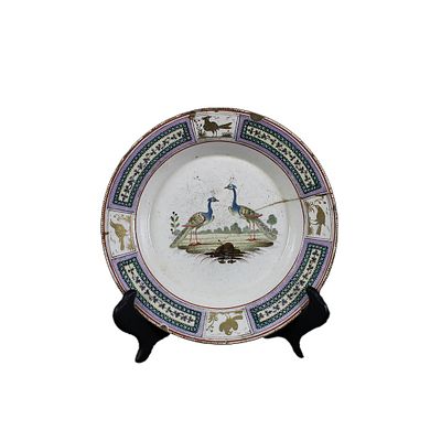 PIATTO - PIATTO in terraglia dipinta in policromia con lumeggiature in oro raffigurante volatili 