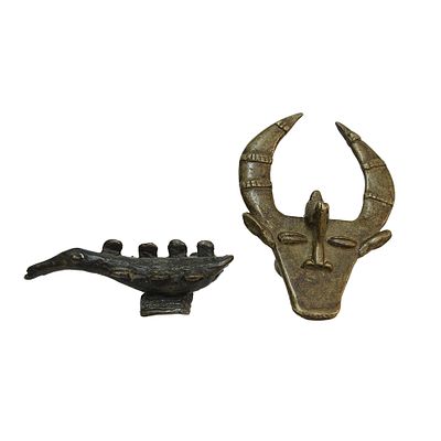 LOTTO OGGETTI VARI - LOTTO COMPOSTO DA anello nyi kar yi in ottone distintivo della societ&agrave; 