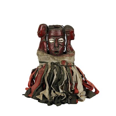 BOCIO DI KPOBLA - VOCIO DI KPOBLA dell'etnia Ewe in legno laccato in rosso, cauri, stoffa, catene 