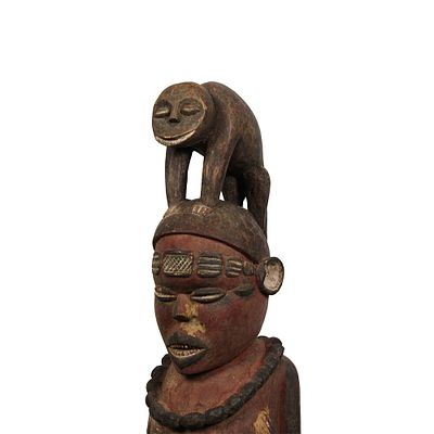 FIGURA DI ALTARE KUYU - FIGURA DI ALTARE KUYU in legno policromo appartenente al clan totemico 