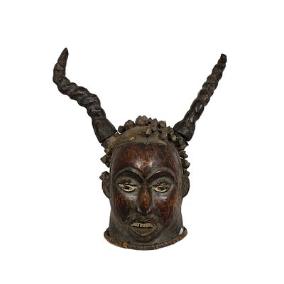 MASCHERA A CASCO BIFRONTE OKUM NGBE - MASCHERA A CASCO BIFRONTE OKUM NGBE dell'associazione N'kang 