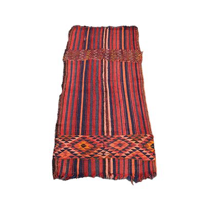 TAPPETO - TAPPETO fondo rosso con motivi geometrici in lana. Popolazioni berbere h cm 186 x 90