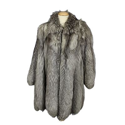 PELLICCIA DI VOLPE ARGENTATA LUNGA - PELLICCIA DI VOLPE ARGENTATA LUNGA dal tipico colore grigio 