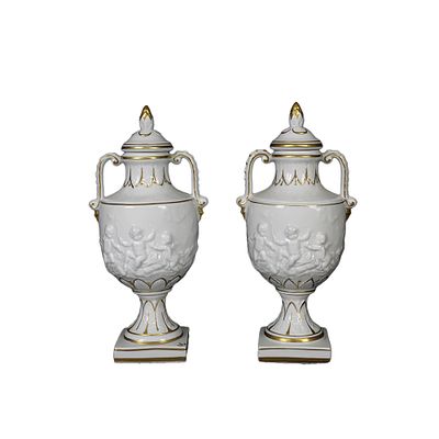 COPPIA PICCOLI VASI CON COPERCHIO - COPPIA PICCOLI VASI CON COPERCHI in porcellana decorato a 