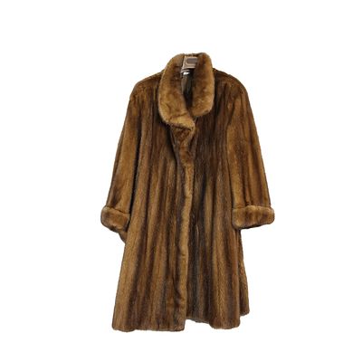 CAPPOTTO LUNGO - CAPPOTTO LUNGO in pelliccia di visone naturale, tonalit&agrave; marrone medio con 