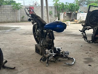 Kawasaiky 50-c.c. . Transmission: Manual
Color: Azul, Engine: Gasolina.
Localiza&ccedil;&atilde;o: EST&Aacute;DIO 11 