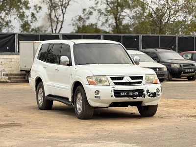 Mitsubishi Pajero. . Transmission: Autom&aacute;tico
Engine: Diesel.
Localiza&ccedil;&atilde;o: Est&aacute;dio 11 de 