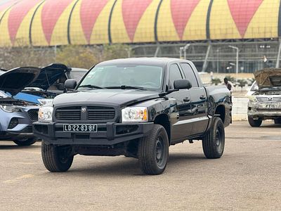 Dodge Dakota. 83,698 Km. Transmission: Autom&aacute;tico
Engine: Gasolina.
Localiza&ccedil;&atilde;o: Est&aacute;dio 11 de 