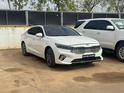 Kia Cadenza. . Transmission: Autom&aacute;tico
Engine: Gasolina.
Localiza&ccedil;&atilde;o: Est&aacute;dio 11 de novembro 