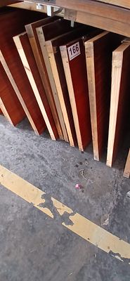 Porta de madeira maci&ccedil;a. 80&times;2,30 m — 6 unidades