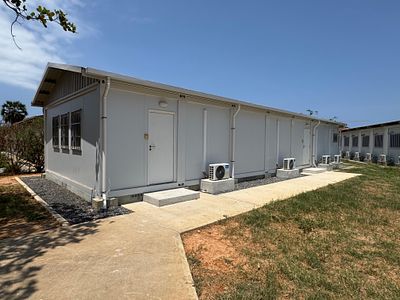 Escrit&oacute;rio Modular, 7 contentores de 20 p&eacute;s. Open space. +100m2. Cobertura e aparelhos de 