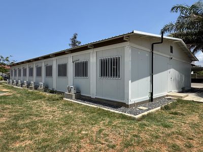 Escrit&oacute;rio Modular, 10 contentores de 40 p&eacute;s. Open space. Aprox. 300m2. Cobertura e aparelhos de 